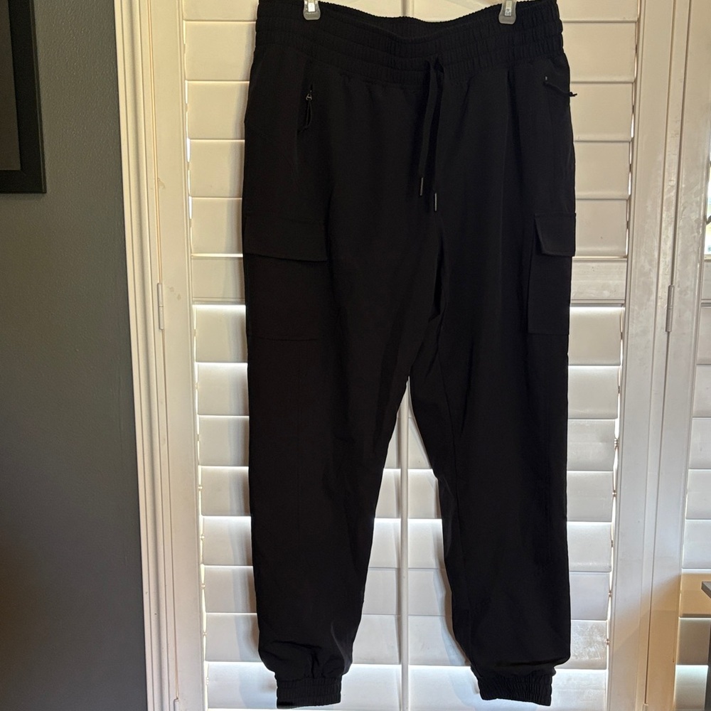 Avalanche outdoor supply Women’s lined Black Jogger Pants new without tags.